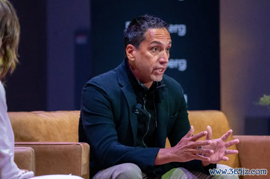 净水湖本钱独创东说念主兼经管结伴东说念主何塞・E・费利西亚诺